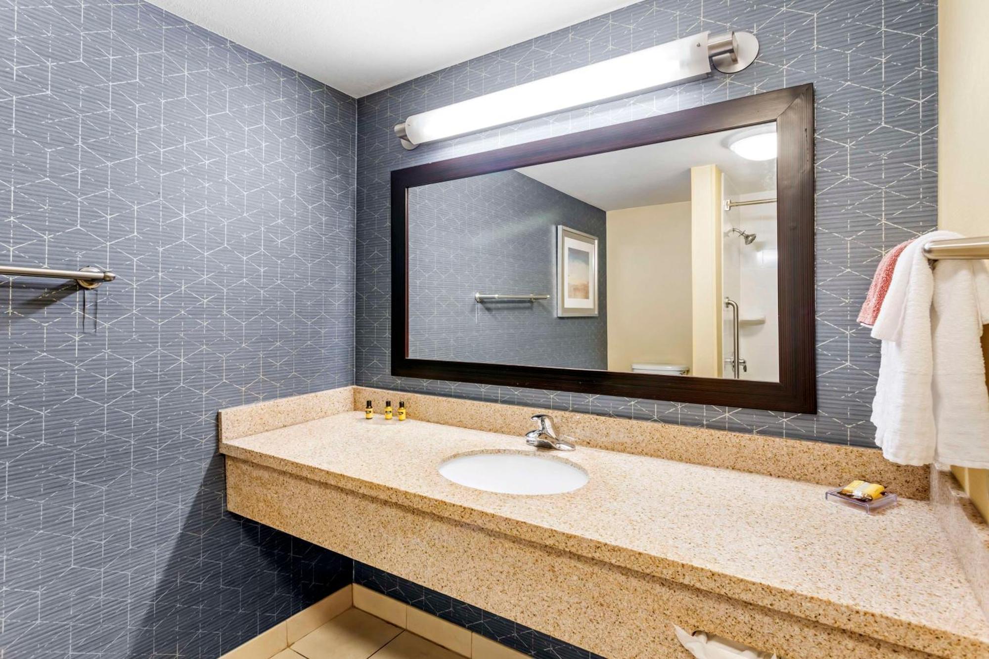 Best Western Plus Provo University Inn Bagian luar foto
